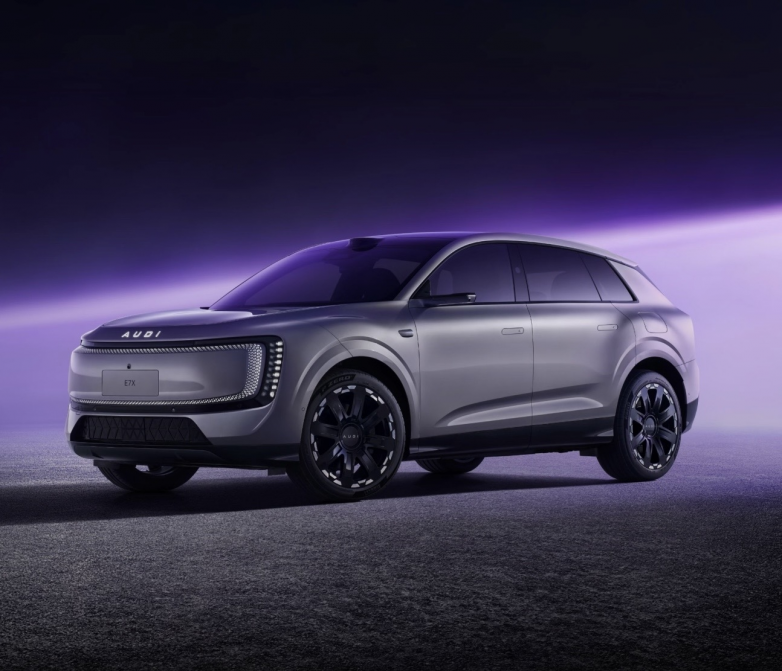 纯电SUV新标杆之争： 奥迪E7X对比Model Y，德系豪华与科技简约的较量