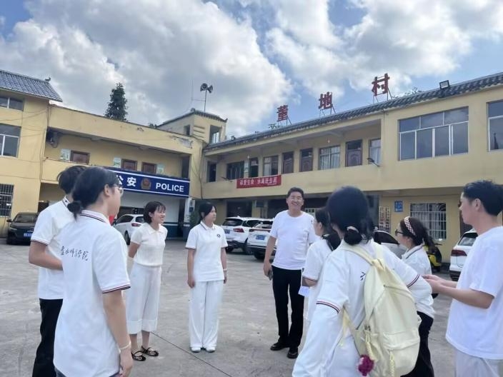 乌蒙十载践初心 同心筑梦董地兴