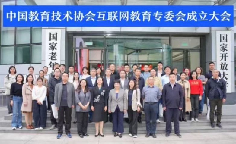 AI学习软件有哪些值得推荐？四类产品功能与小鹿爱学学校应用解析