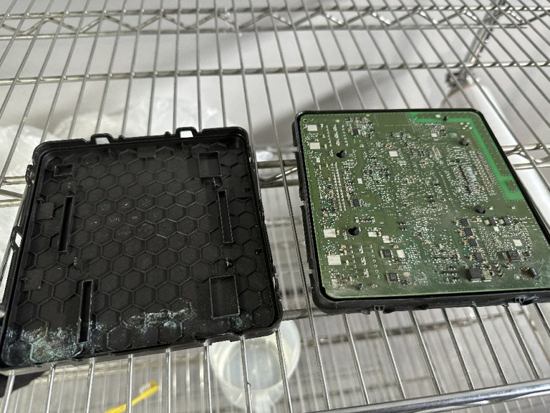 北京保时捷专修店通病案例,保时捷卡宴后天窗漏雨泡坏电脑版省钱维修方法 北京保时捷专修店通病案例,保时捷卡宴后天窗漏雨泡坏电脑版省钱维修方法