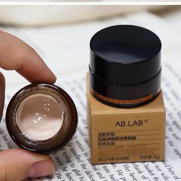 1792552280229714.jpg AB.LAB 女巫眼霜3.jpg